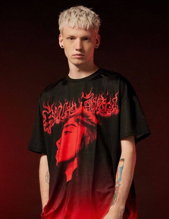 Футболки мерч Билли Айлиш от Bershka