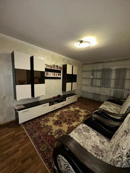 Продается 2- комнатная квартира на 17- микрорайоне.