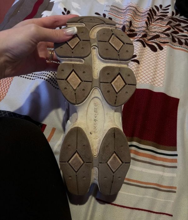 New Balance 9060 mărimea 36 – purtați de 2 ori