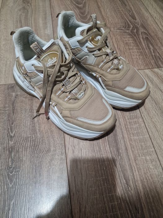 Vand adidasi Bufallo