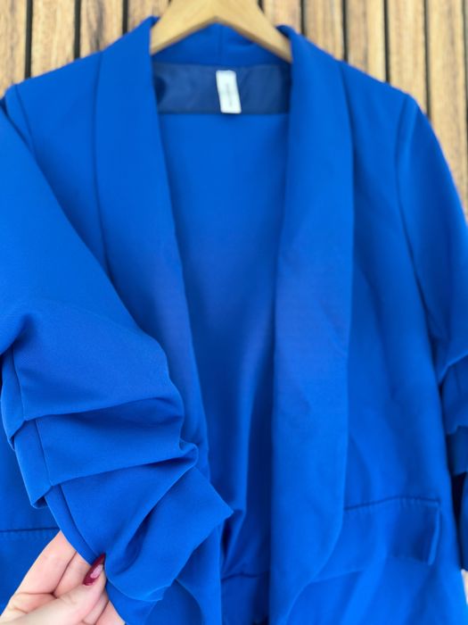 Костюм от две части чисто нов размер S-M