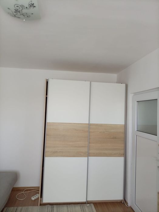Închiriez garsonieră zonă centrală, telefon 0745101099