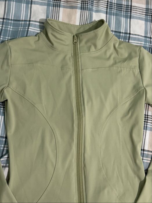 светло-зеленый рашгард