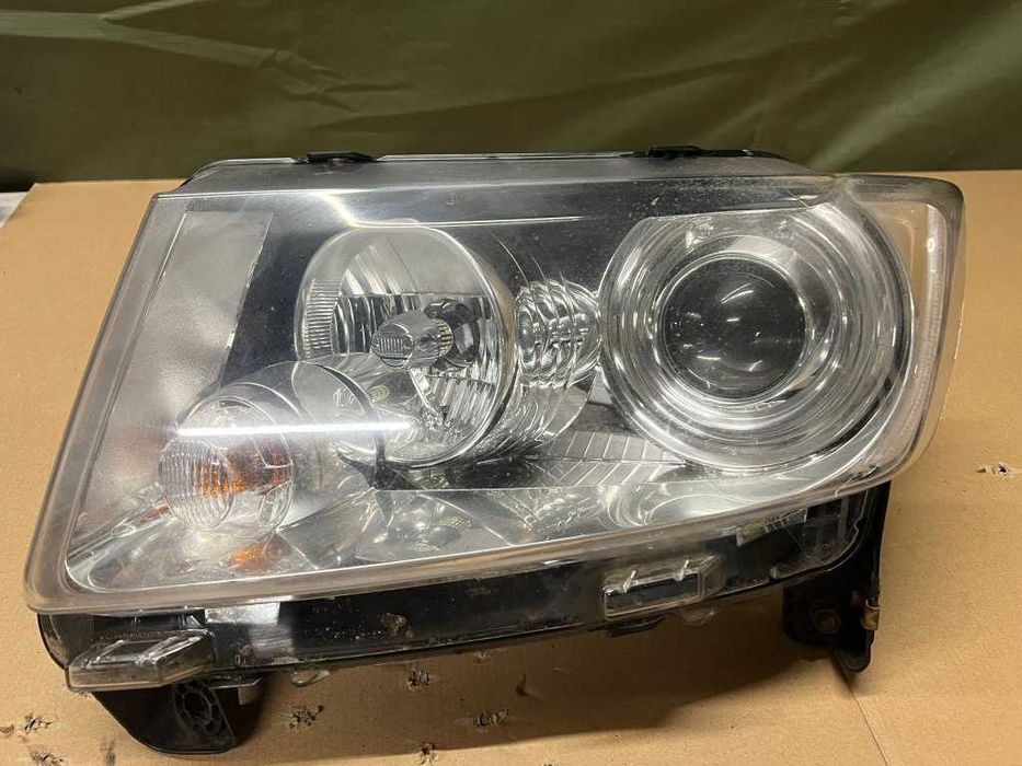 Far stanga dreapta cu lupa Jeep Compass 2012