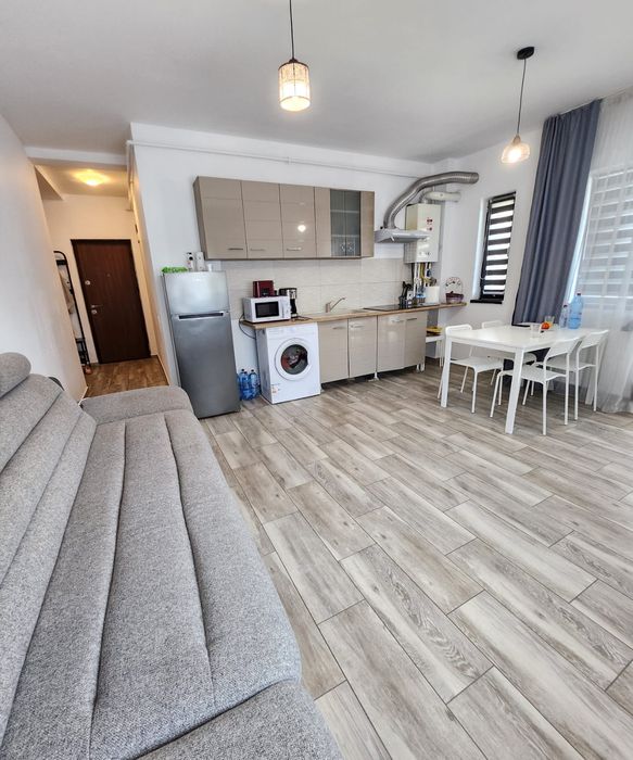 închiriez apartament cu 2 camere până pe 15 iunie