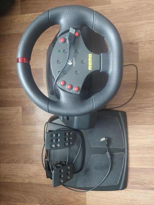Vand volan gaming logitech momo