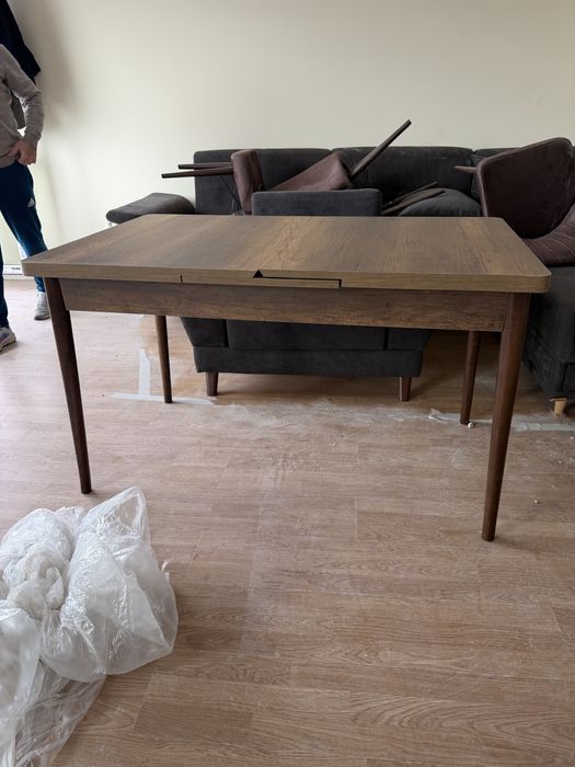 Комплект трапезарна маса със столове