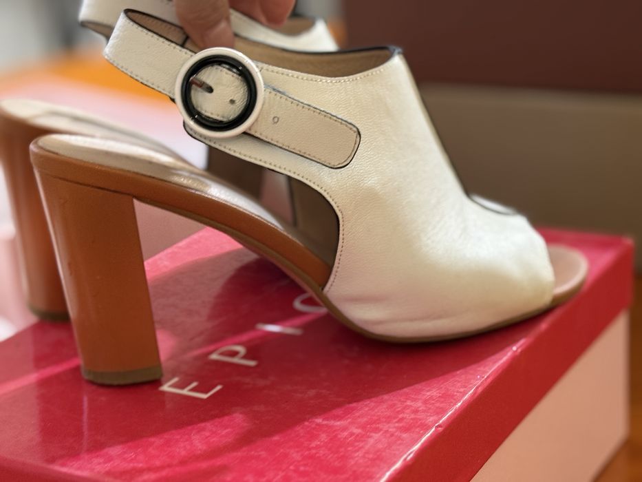 Sandale Epica aproape noi