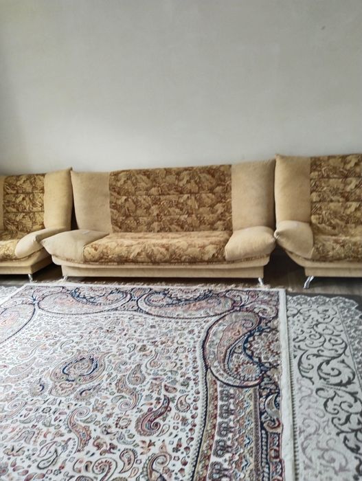 Продам диван с креслом.