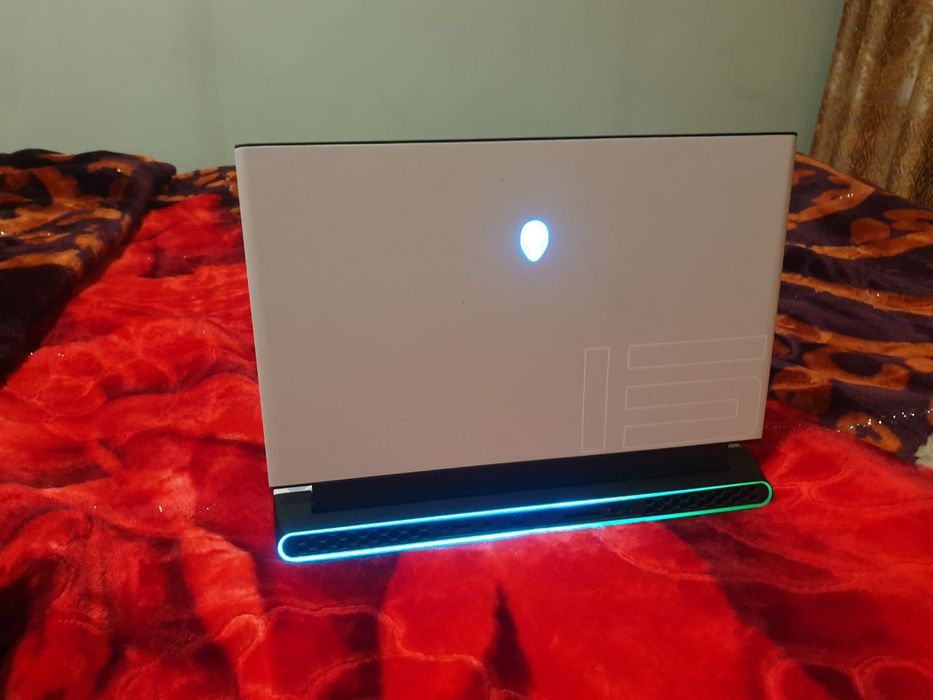 Dell Alienware m15 R4
Core i9  10-avlod
Ram 32GB GTX 1080 
Hotira 1 te