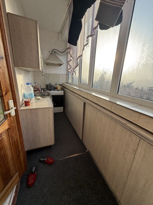 Срочно сотилади 1 хона 9 этаж 9 этажли домда Согдиана 63 мактаб ёнида