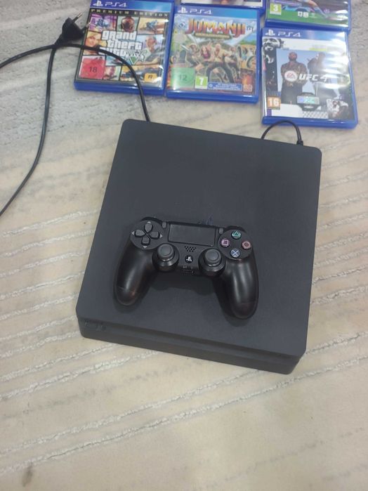 Vând PlayStation 4