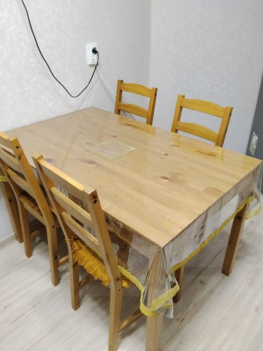 Продам дубовый стол со стульями