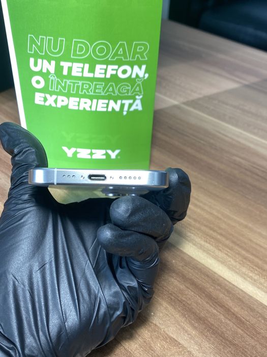 iPhone 15 Pro / 128 GB / Sănătate baterie 90% / Foarte bun