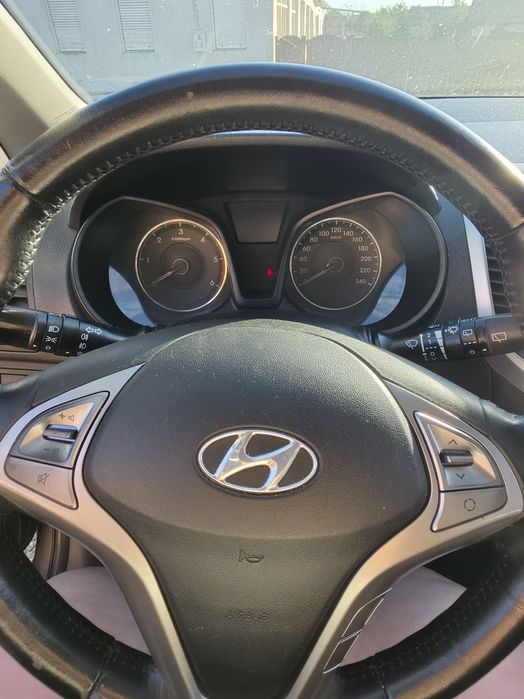 HYUNDAI ix20 2010 — imagine 3