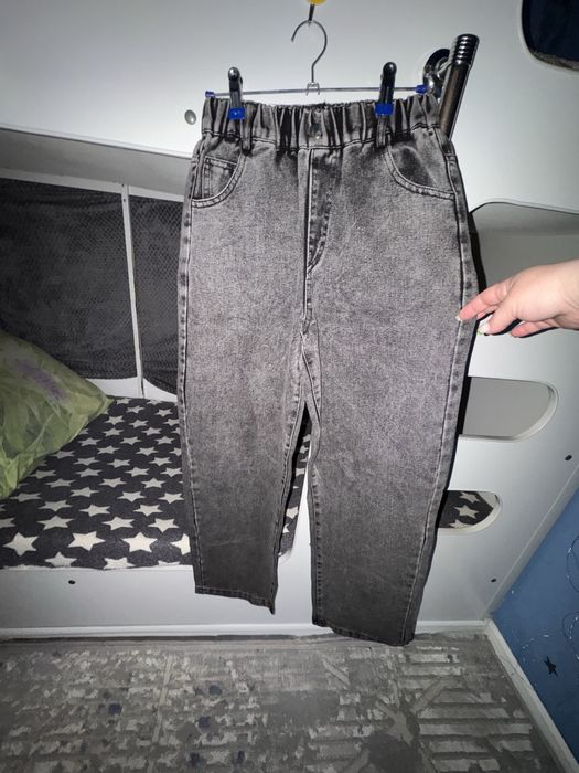 Продам джинсы на девочку