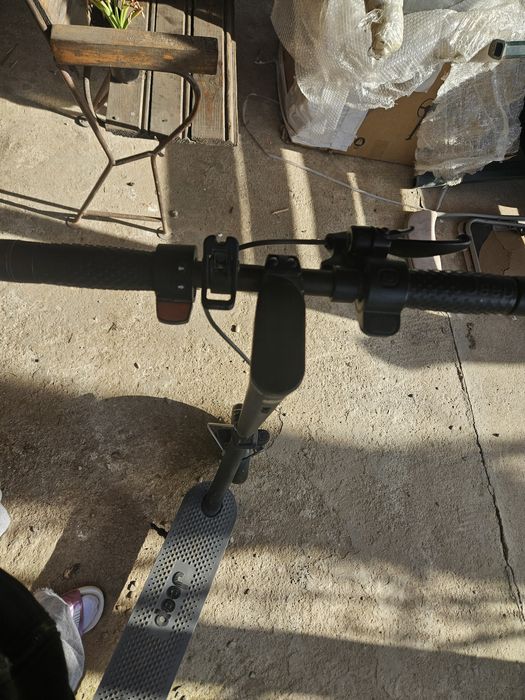 Vand trotineta electrica Jeep aproape noua