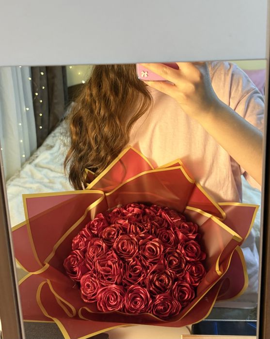 Букет от 27 вечни сатенени рози