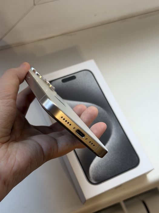 iPhone 15 pro 256 ГБ белый титан