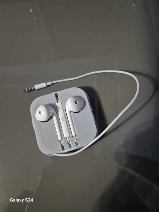 Кабелни слушалки за телефон