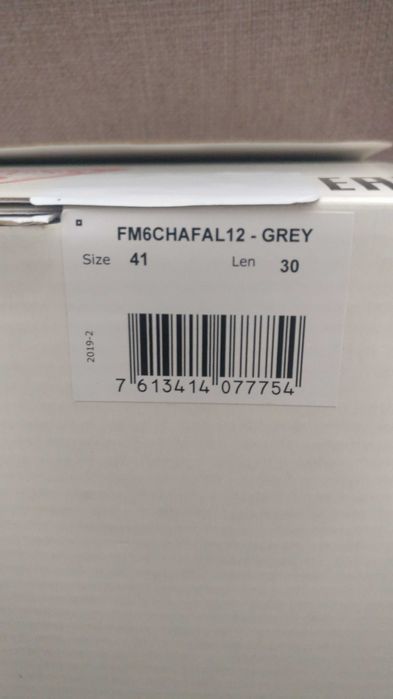 Маратонки GUESS, чисто нови