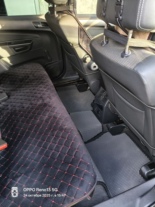 Opel Zafira B 2011 год 1.8