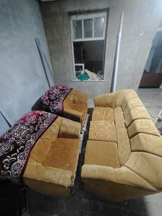 2 шт. кресло 1 шт. диван и 1 шткровать.