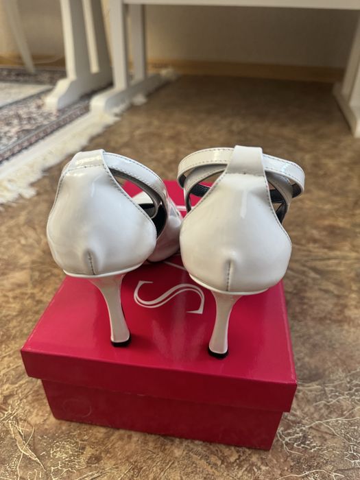 Туфли белые женские