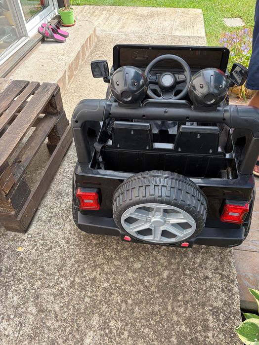 Акумулаторен Джип 12v