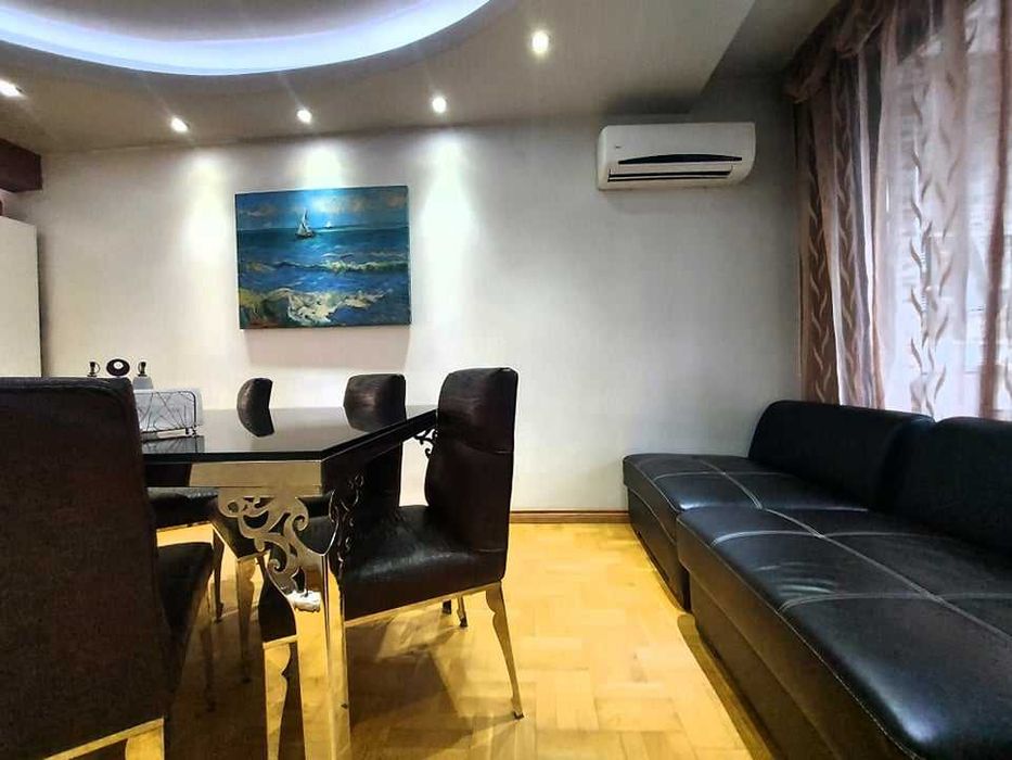 Дава се под наем Четиристаен апартамент в Бургас, Център - 160 кв.м за 408 € - Снимка #15