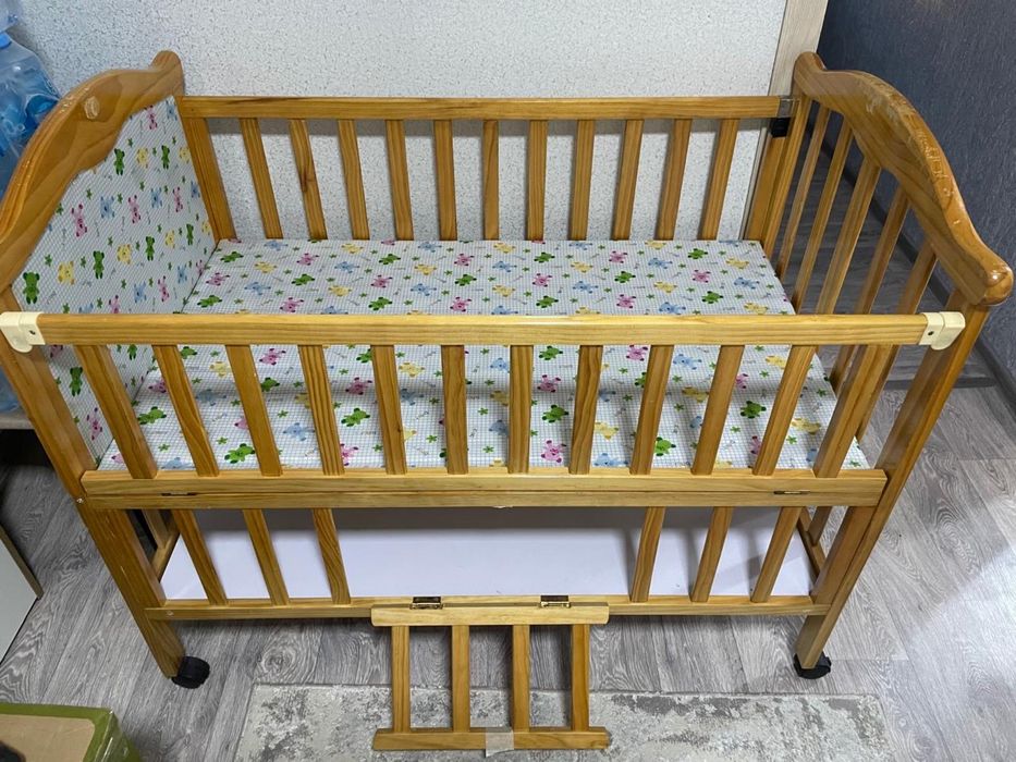Детская кроватка и люлька