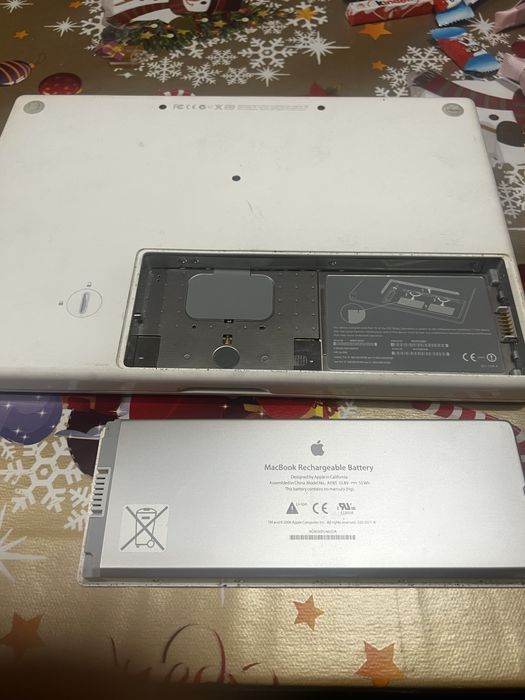 MacBook A1181 с Windows 7 /4 gb RAM/232 gb ROM/DVD-RW