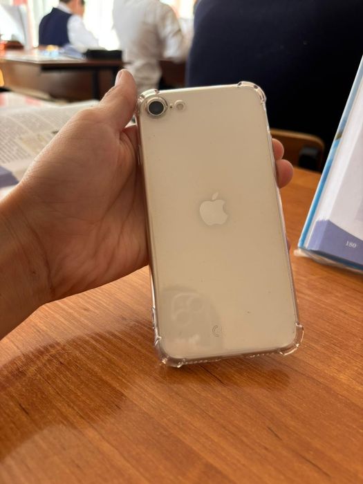 Продам айфон се 2 обмен Имееться