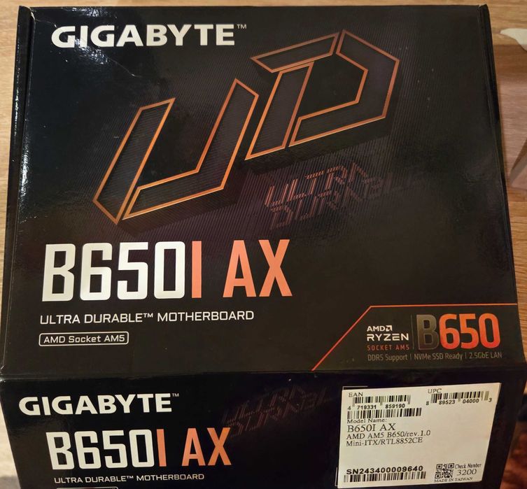 Sistem Desktop PC INTEL NUC 9 Extreme Kit NUC9I7QNX