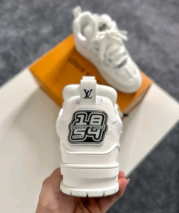 Adidasi Louis Vuiiton