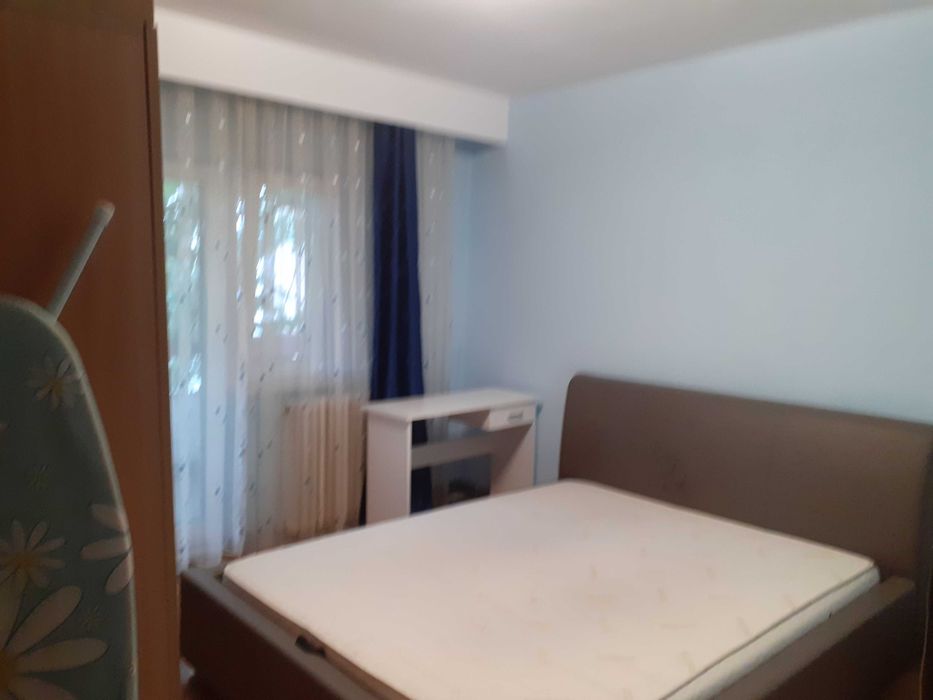 Dau in chirie apartament cu 3 camere