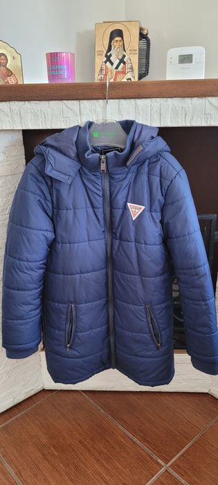 Vand geaca Guess mar 7-8 ani de  iarna
