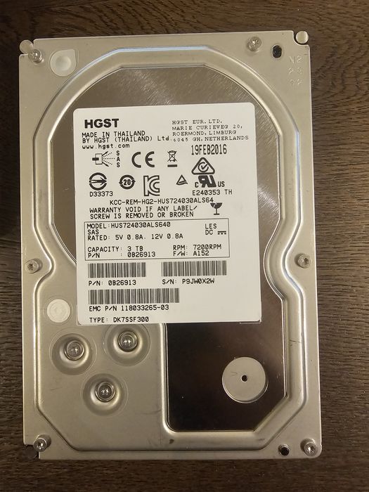 3TB SAS 7200 RPM 64MB дискове за сървър