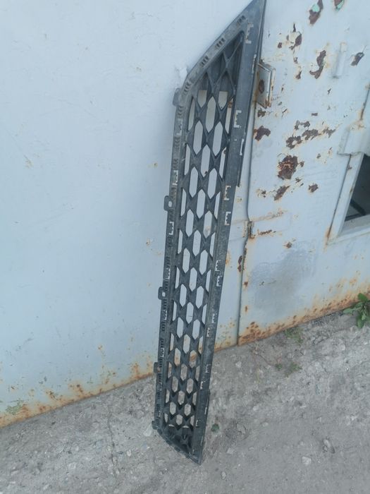 Продам нижнию решетку Hyundai Tucson