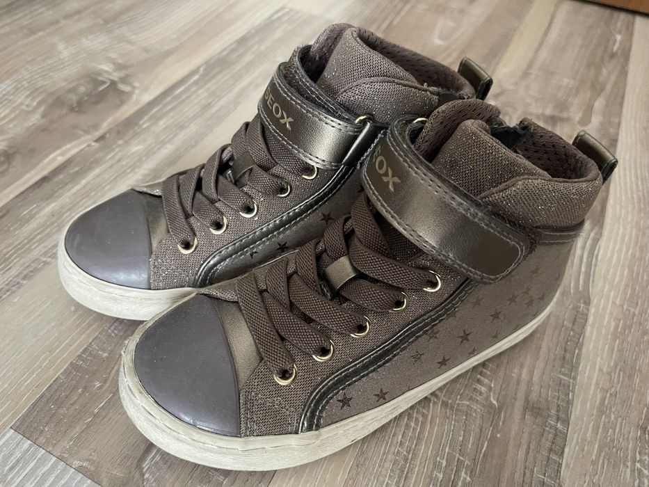 Geox fete marimea 28. Cei negri sunt noi .Ceilalti sunt purtti putin