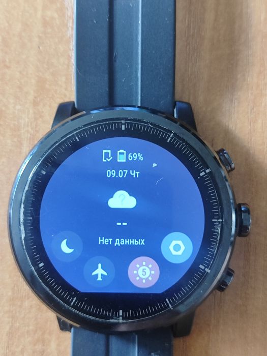 Смарт часы "Amazfit Stratos"