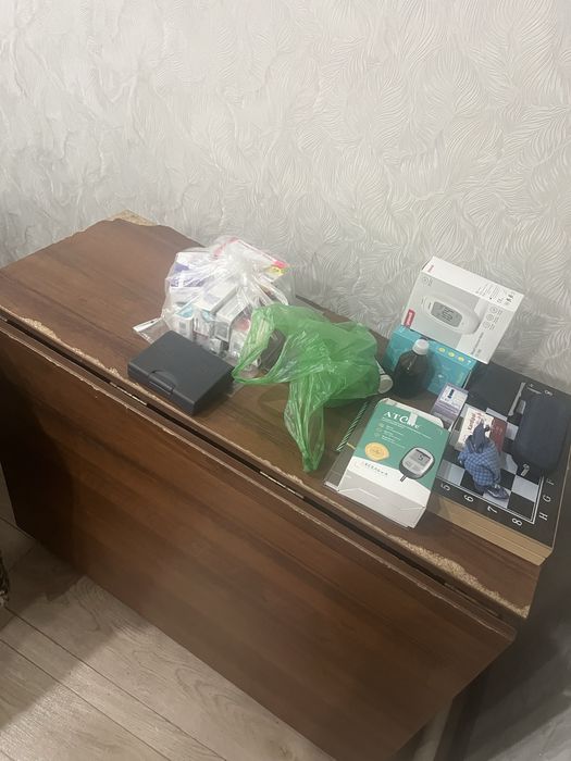 Продам книжку стол