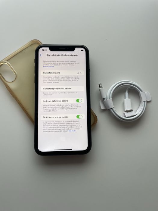• Iphone XR •  BATERIE 92% •