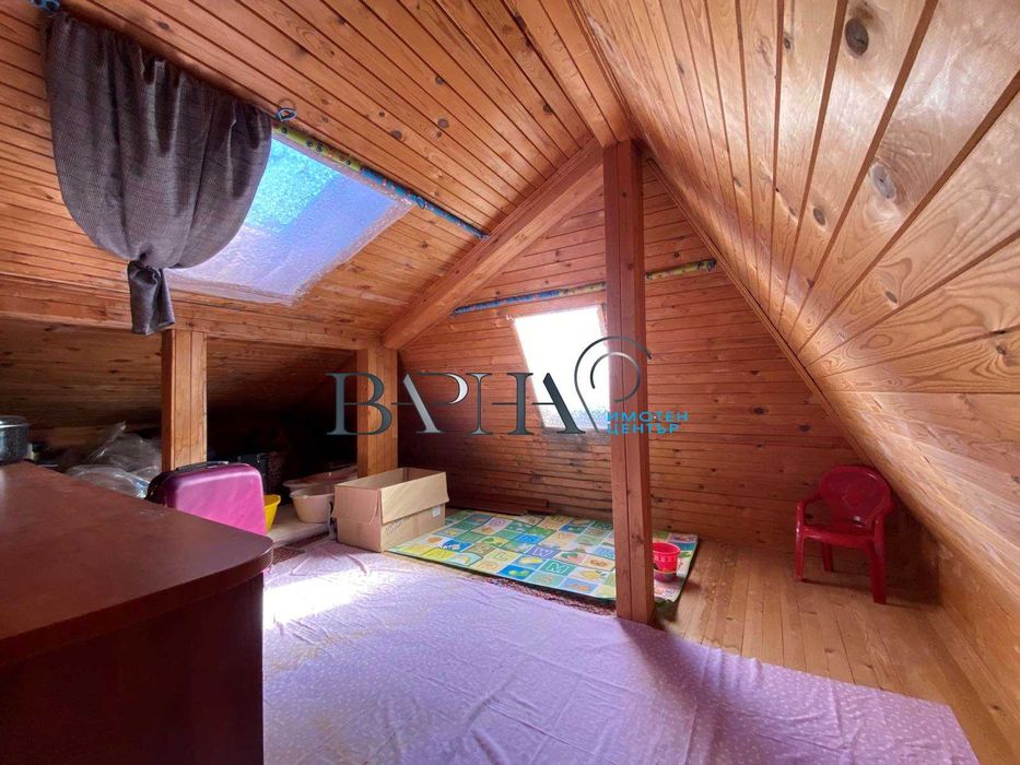 Обзаведена триетажна къща във Виница