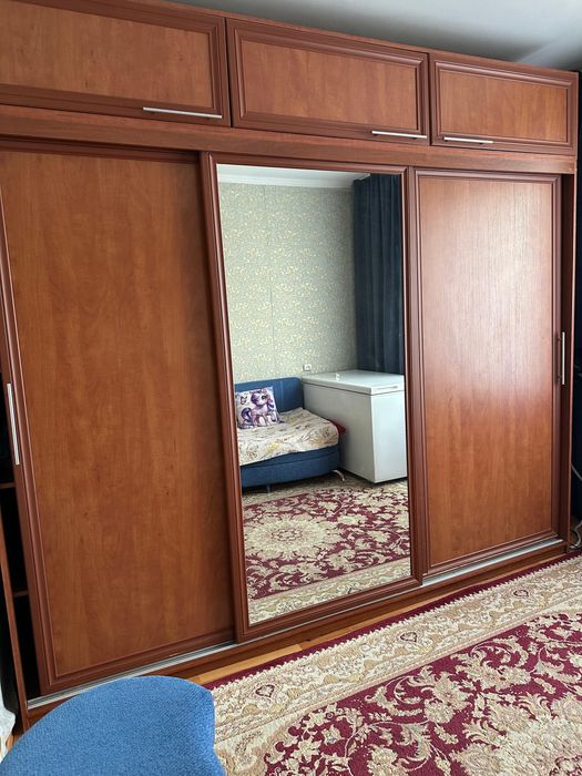 Продаю шкаф с раздвижными дверями