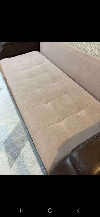 Продам диван ,район 1гор. больницы.