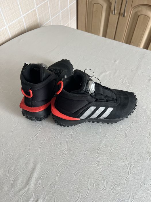 Кроссовки adidas