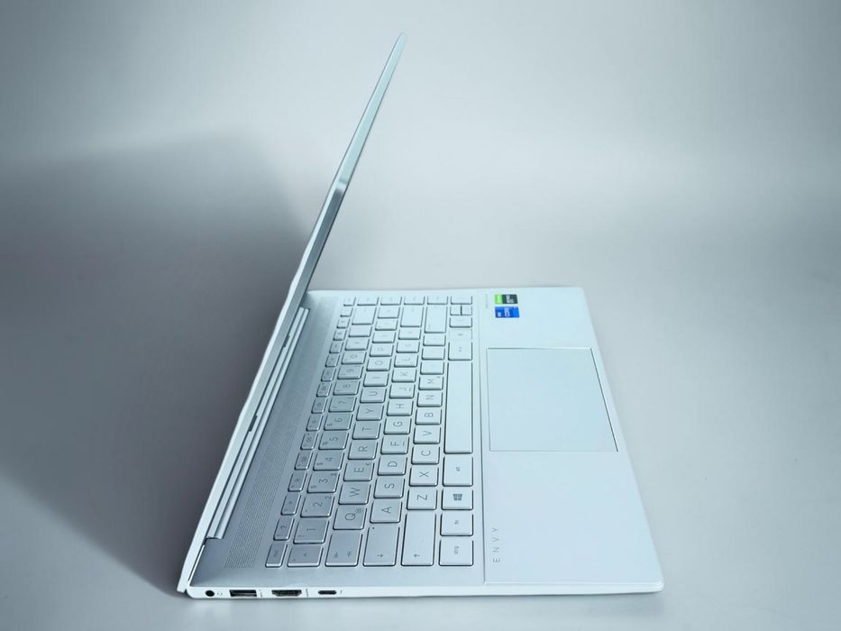 Лаптоп HP Envy 14" Full HD i7-1165G7 16GB RAM 256GB SSD GTX 1650 Ti 4GB Гаранция
