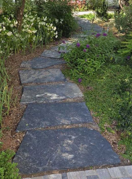 Натуральный природный горный камень.