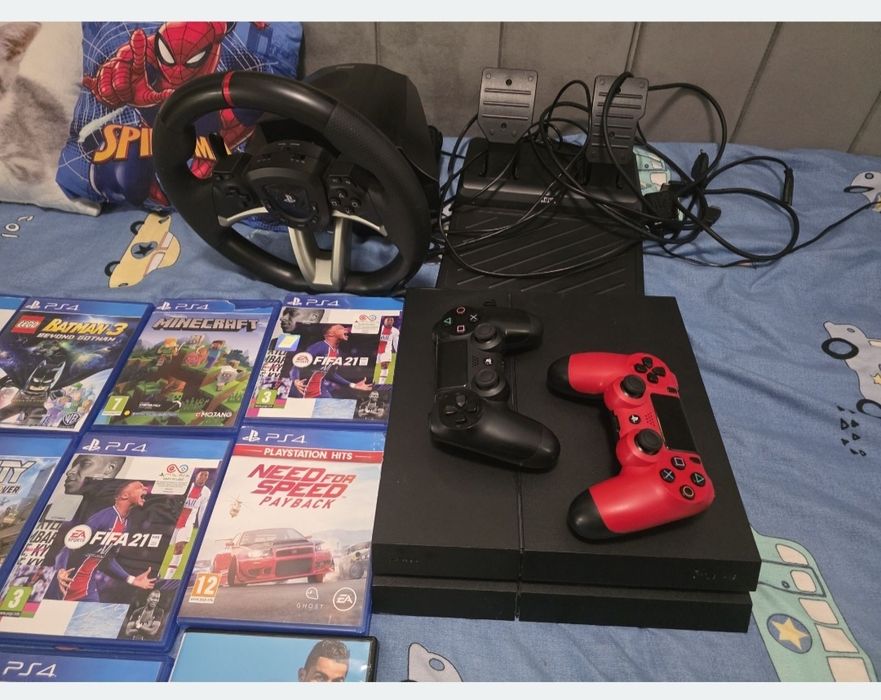 Vand pachet ps 4 cu multe jocuri volan pedale,2 controlere